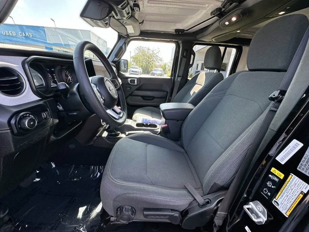 2025 Jeep Wrangler 4-Door Sahara 4x4