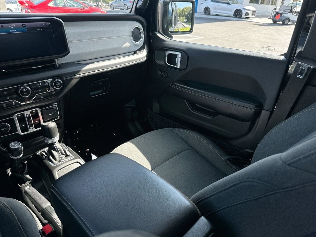 2025 Jeep Wrangler 4-Door Sahara 4x4