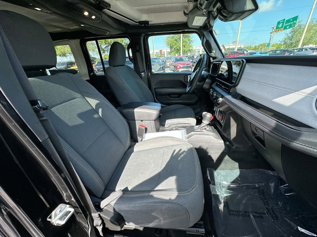 2025 Jeep Wrangler 4-Door Sahara 4x4