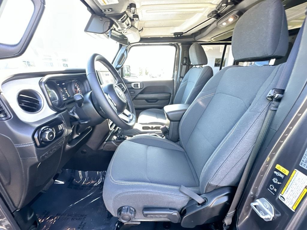 2025 Jeep Wrangler 4-Door Sahara 4x4