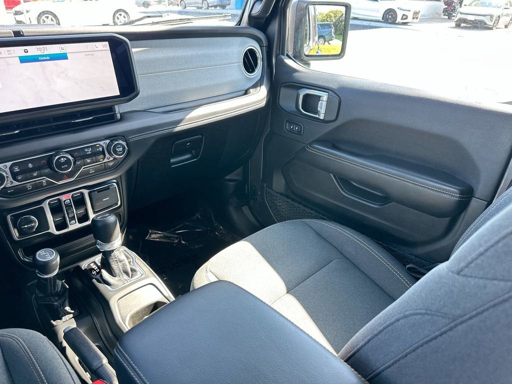 2025 Jeep Wrangler 4-Door Sahara 4x4