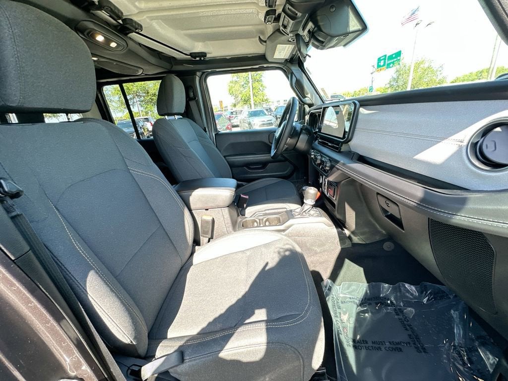 2025 Jeep Wrangler 4-Door Sahara 4x4