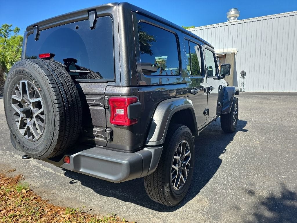 2025 Jeep Wrangler 4-Door Sahara 4x4