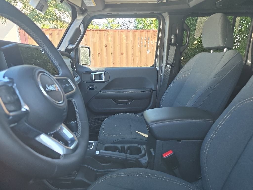 2025 Jeep Wrangler 4-Door Sahara 4x4