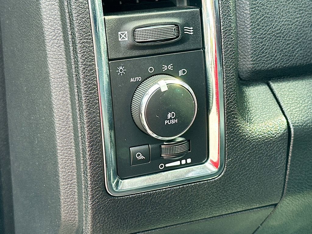 2017 RAM 1500 Laramie Quad Cab 4x4 6'4" Box