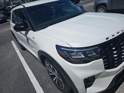 2025 Ford Explorer ST-Line