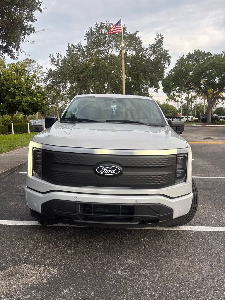 2025 Ford F-150 Lightning Flash