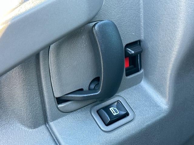 2023 Chevrolet Express Passenger 3500 1LS