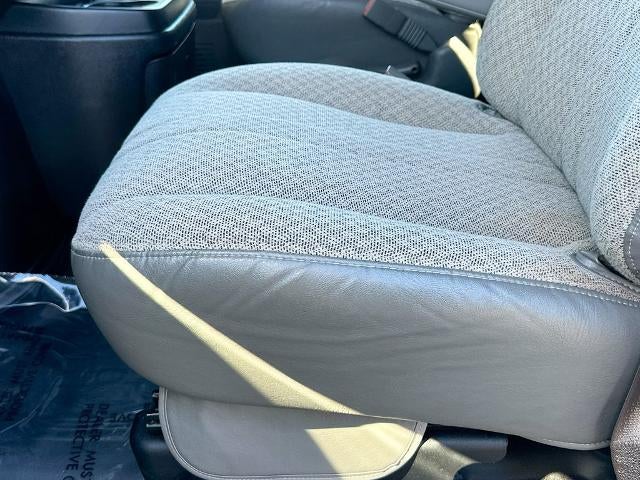 2023 Chevrolet Express Passenger 3500 1LS