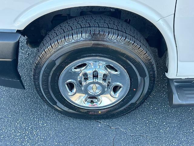 2023 Chevrolet Express Passenger 3500 1LS