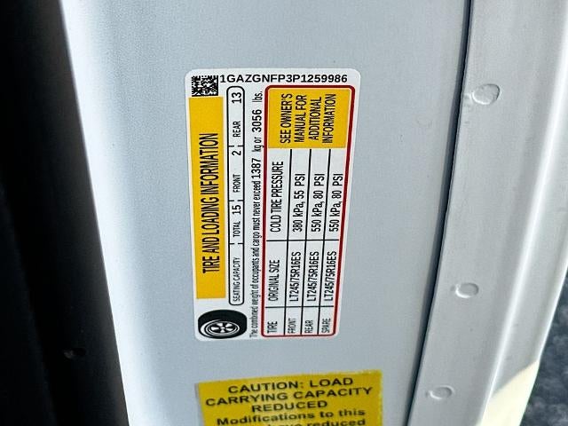 2023 Chevrolet Express Passenger 3500 1LS