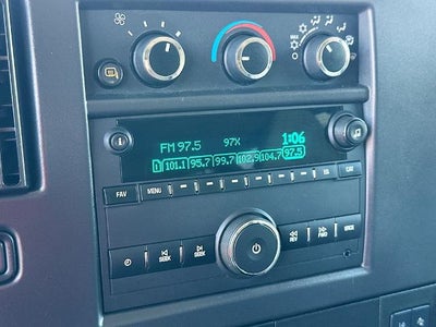 2024 Chevrolet Express Passenger 3500 1LT