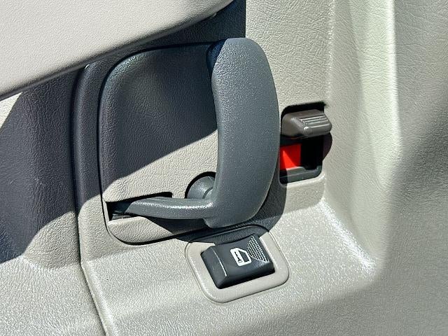 2024 Chevrolet Express Passenger 3500 1LT