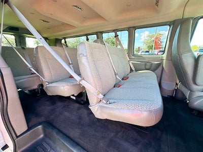 2024 Chevrolet Express Passenger 3500 1LT