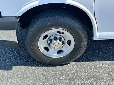 2024 Chevrolet Express Passenger 3500 1LT