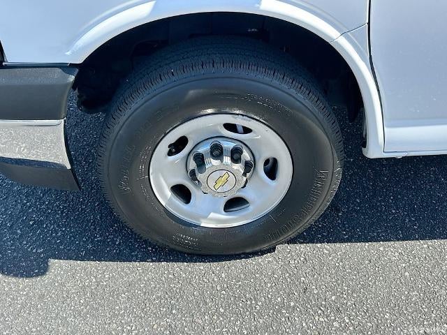 2024 Chevrolet Express Passenger 3500 1LT