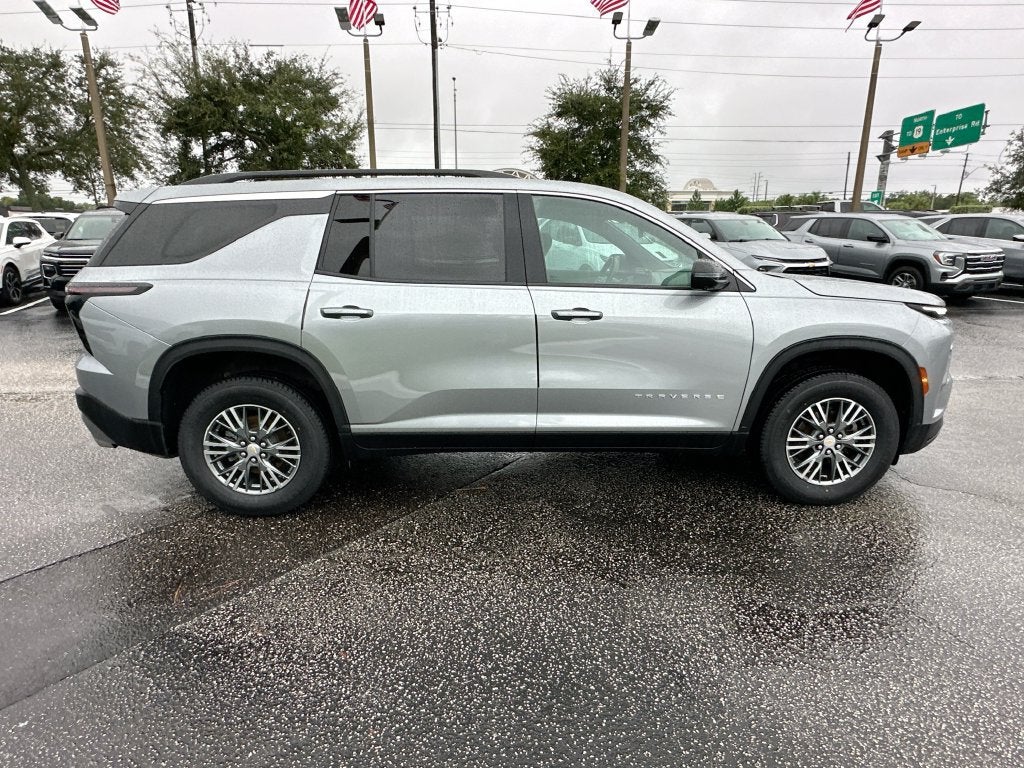 2024 Chevrolet Traverse LT
