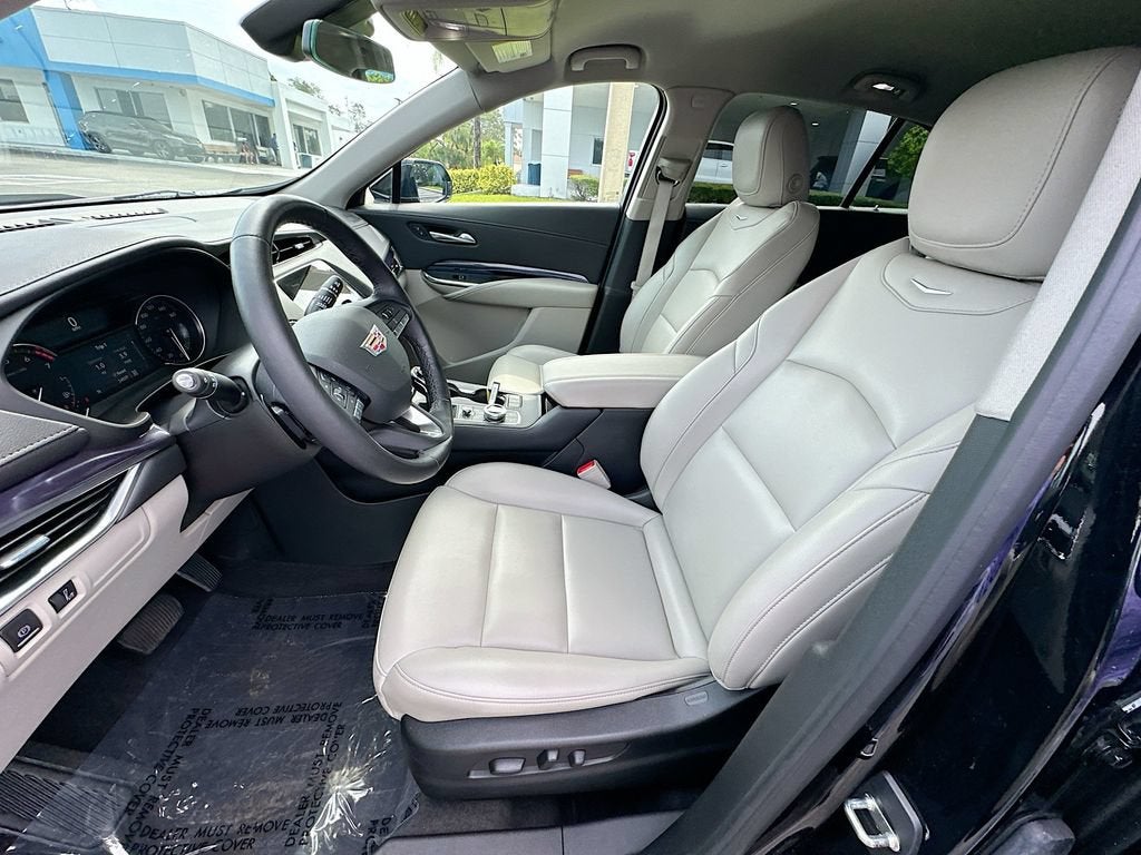 2023 Cadillac XT4 Luxury