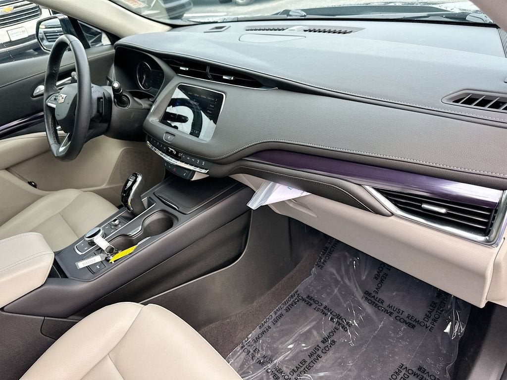 2023 Cadillac XT4 Luxury