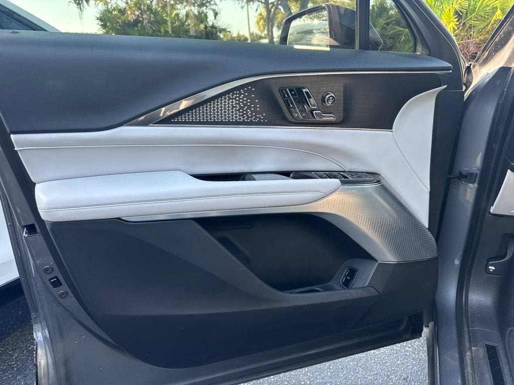 2023 Cadillac LYRIQ Luxury