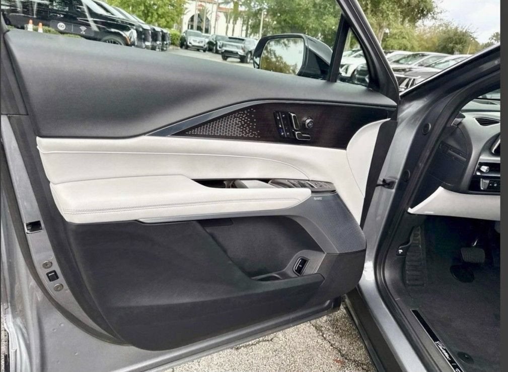 2023 Cadillac LYRIQ Luxury