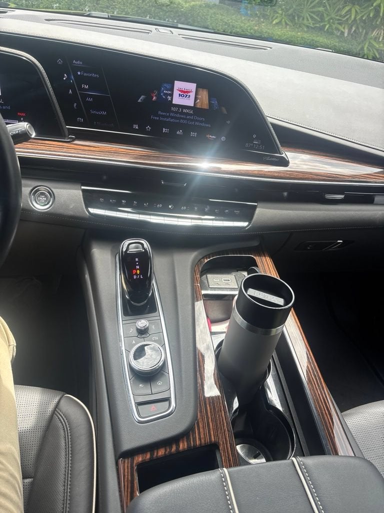 2024 Cadillac Escalade ESV Premium Luxury