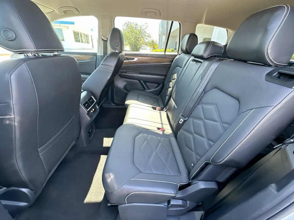 2025 Volkswagen Atlas 2.0T SE w/Technology
