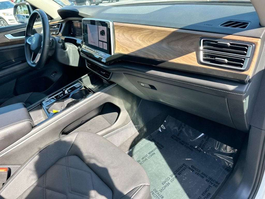 2025 Volkswagen Atlas 2.0T SE w/Technology