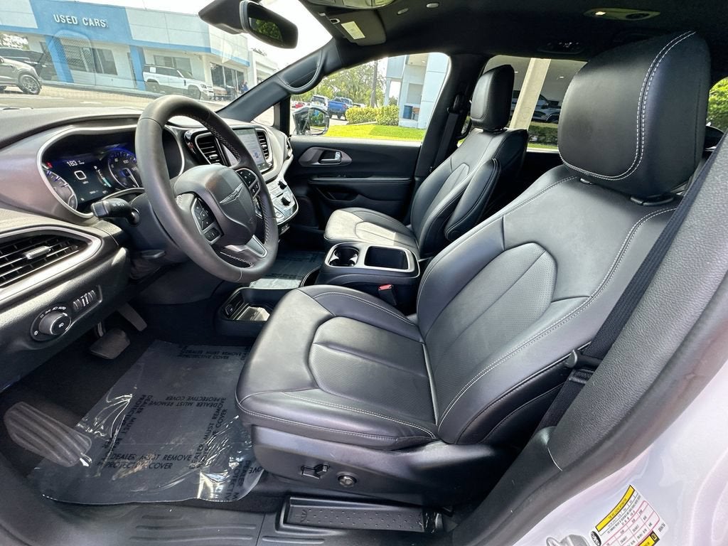 2025 Chrysler Pacifica Select