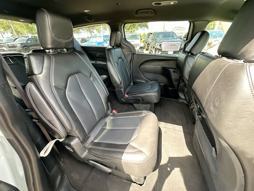 2025 Chrysler Pacifica Select