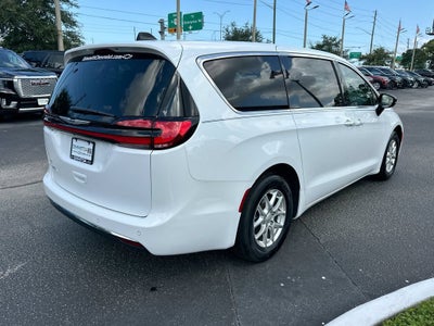 2025 Chrysler Pacifica Select