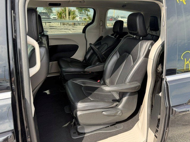 2023 Chrysler Pacifica Hybrid Touring L