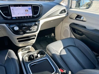 2024 Chrysler Pacifica Hybrid Select