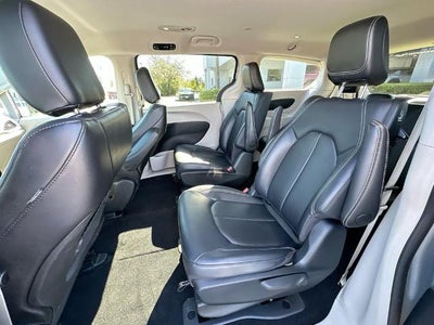 2024 Chrysler Pacifica Hybrid Select