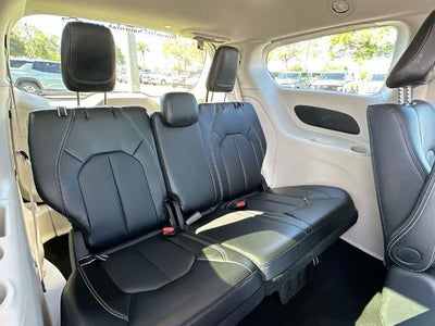 2024 Chrysler Pacifica Hybrid Select