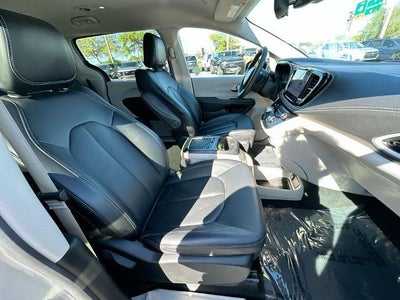 2024 Chrysler Pacifica Hybrid Select