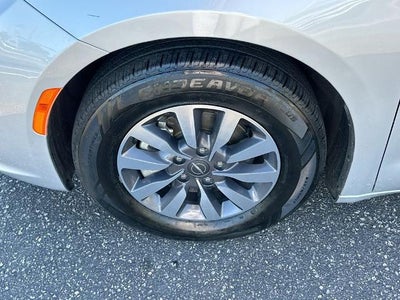 2024 Chrysler Pacifica Hybrid Select