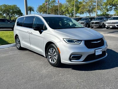 2024 Chrysler Pacifica Hybrid Select