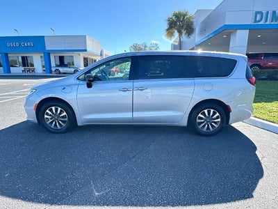 2024 Chrysler Pacifica Hybrid Select