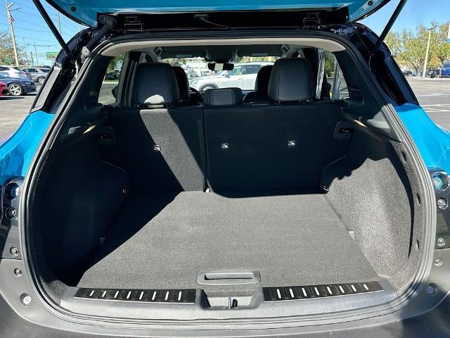 2025 Nissan Kicks SR FWD