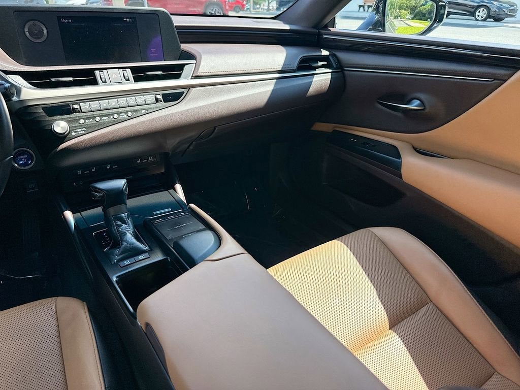 2021 Lexus ES 300h 