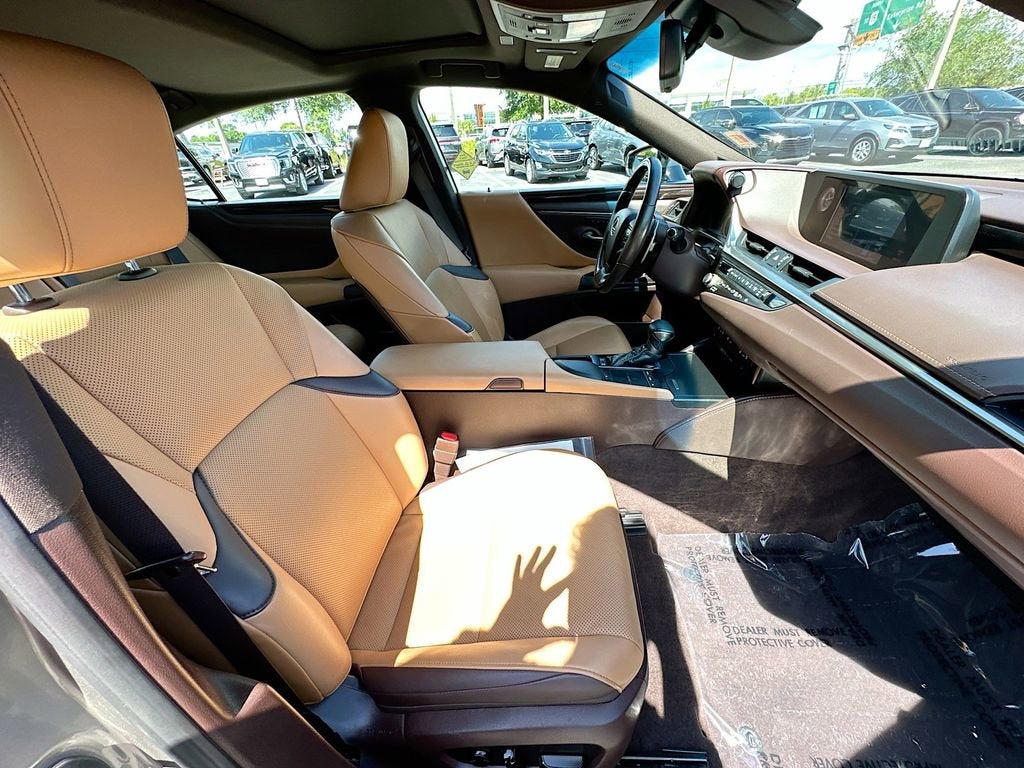 2021 Lexus ES 300h 