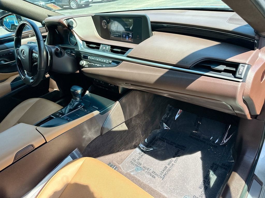 2021 Lexus ES 300h 