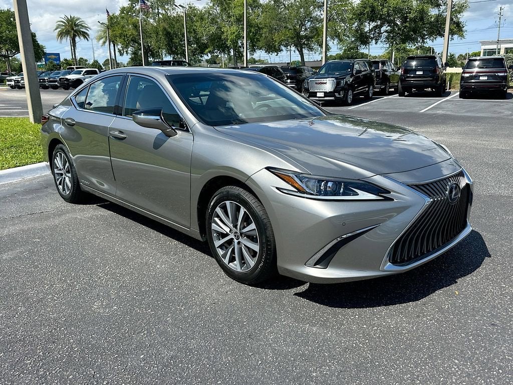 2021 Lexus ES 300h 