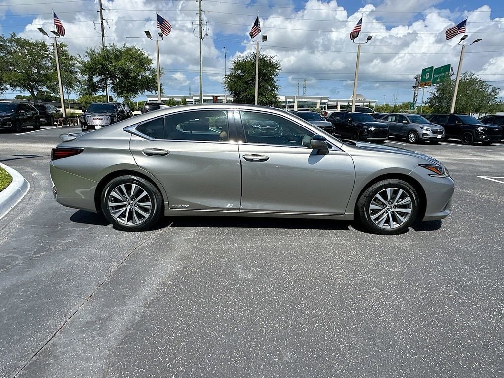 2021 Lexus ES 300h 