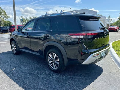 2025 Nissan Pathfinder SL