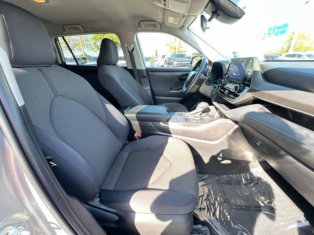 2025 Toyota Highlander LE