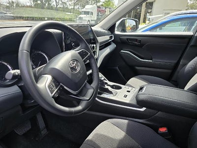 2025 Toyota Highlander LE