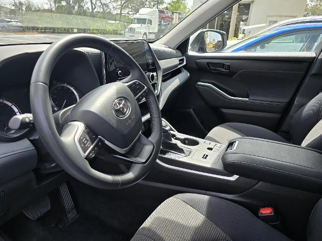 2025 Toyota Highlander LE