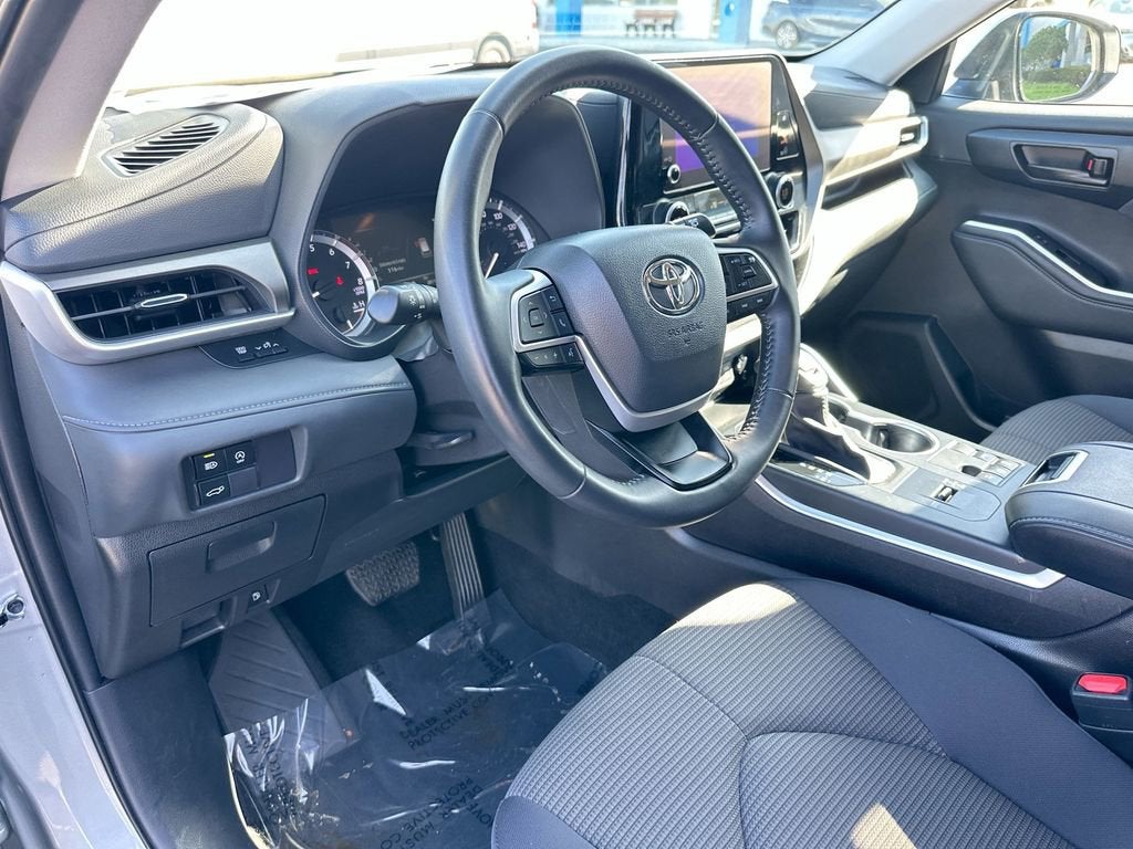 2025 Toyota Highlander LE